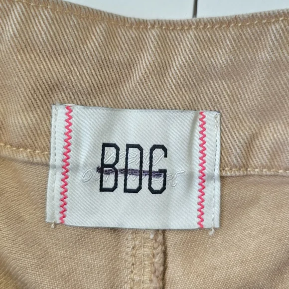 NWT Urban Outfitters BDG Aline Denim Cargo Short 27 - Picture 5 of 9